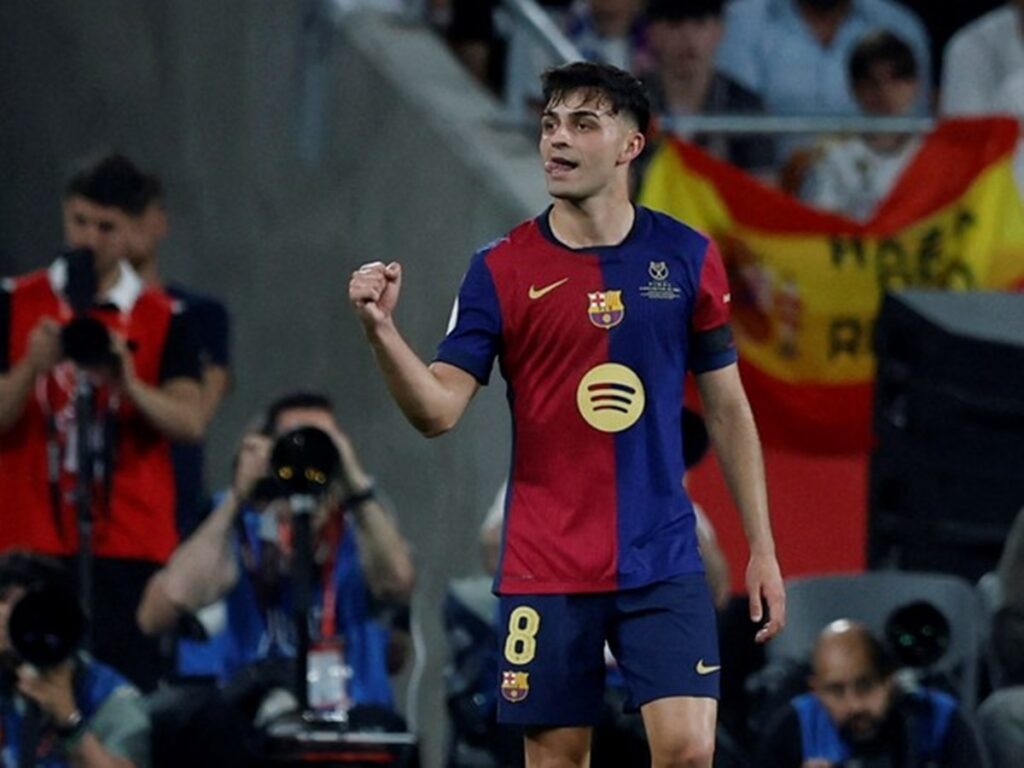 Pedri Barcelona gelandang muda berbakat